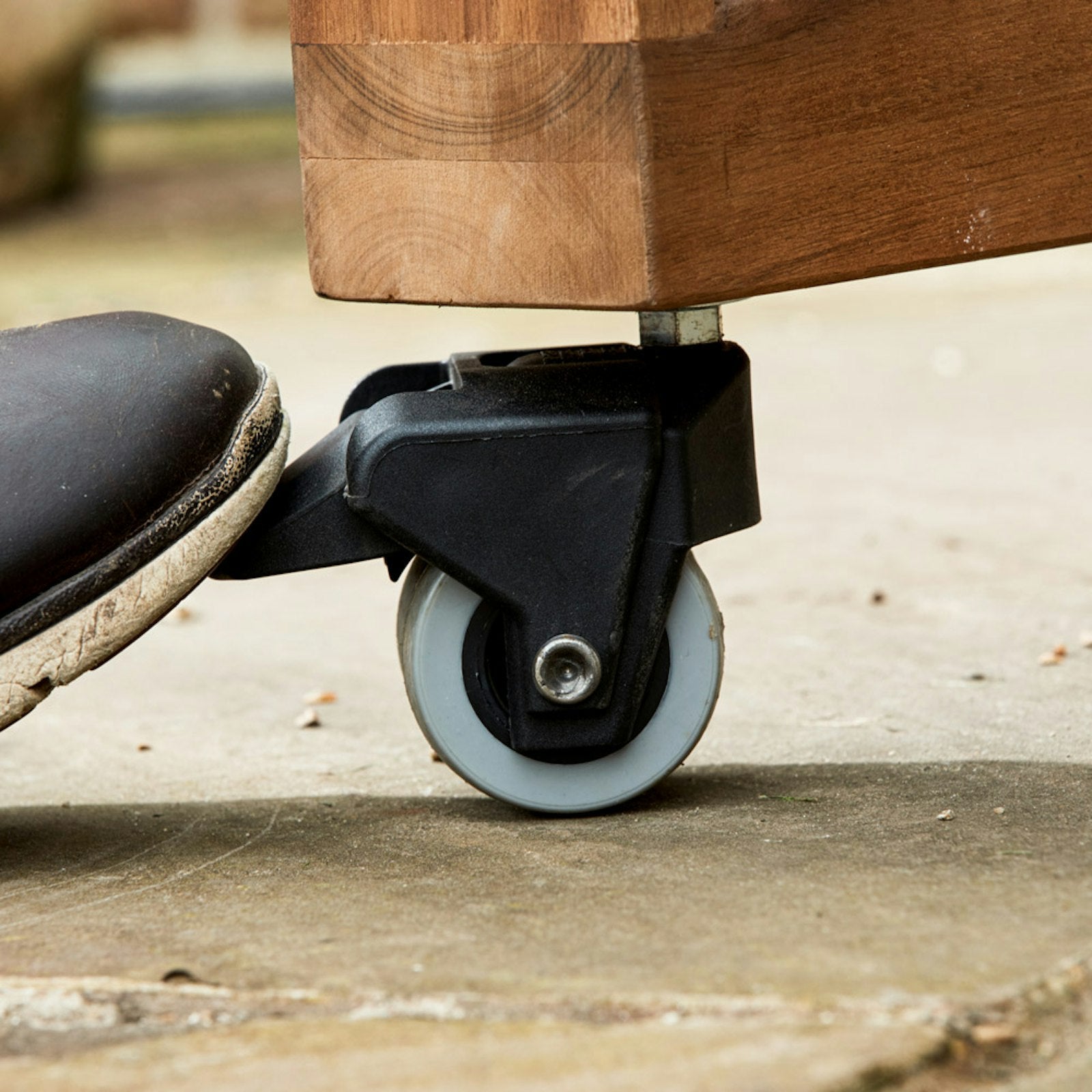 Big Green Egg Eucalyptus Table with Casters and Nest - Image 8